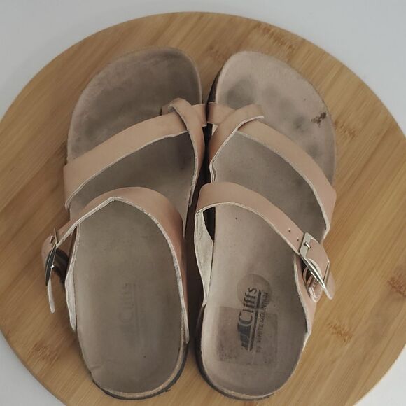 CLIFFS by White Mountain Calis Women's Size 7.5 Rose Gold Slip On Buckle Sandals - Picture 7 of 10